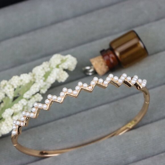 Elegant Rose Gold Zigzag Pearl Bangle with Modern Chic Appeal, XPBL0464 - Picture 10 of 11